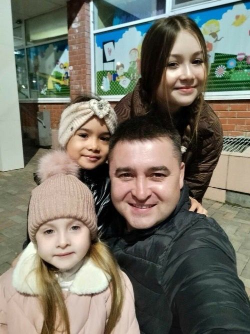 Җырчы Ринас Әхмәтов кызларын нинди ризык пешереп куандыра?