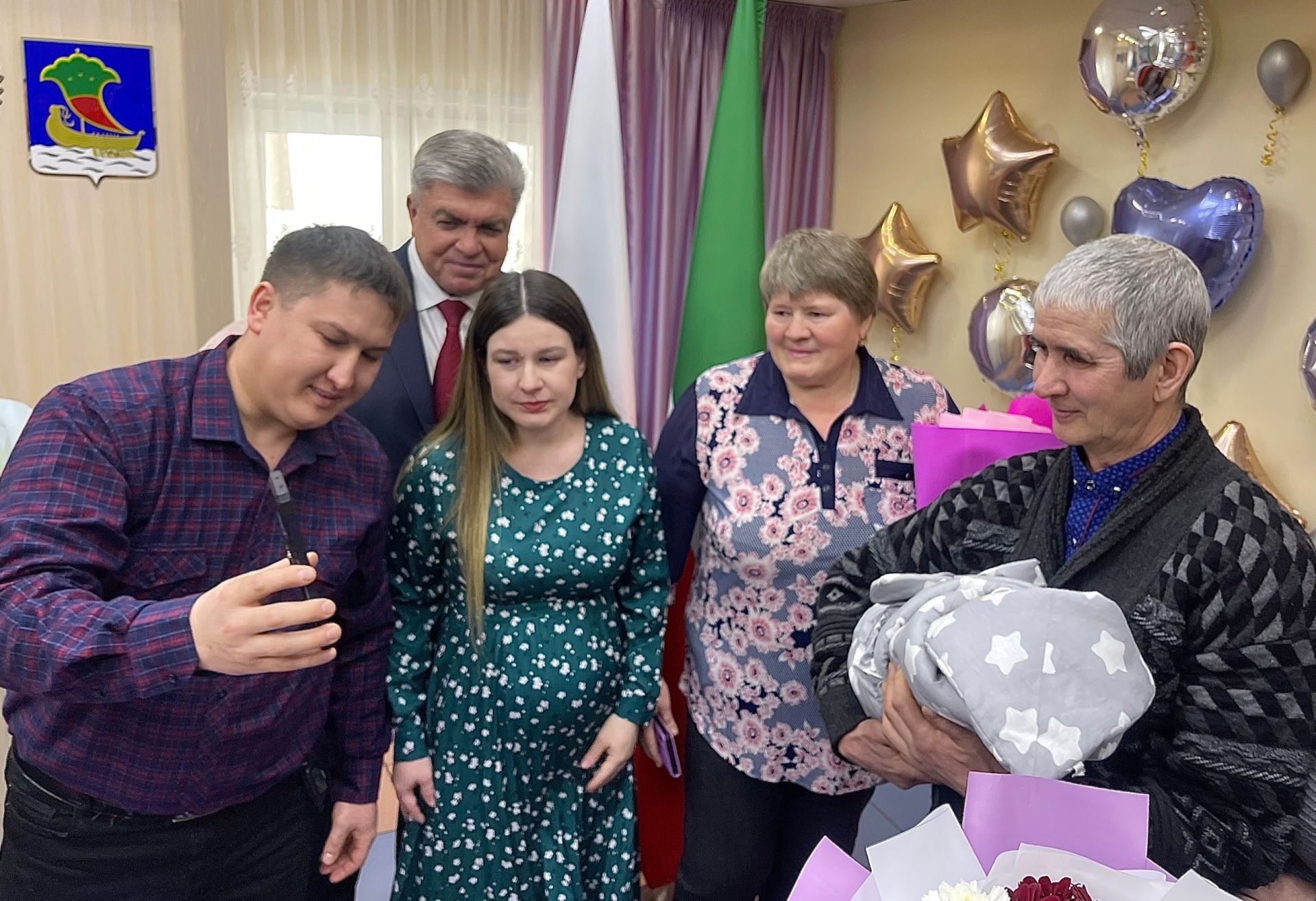 Кәримнең әнисенә – 100 мең сум акча