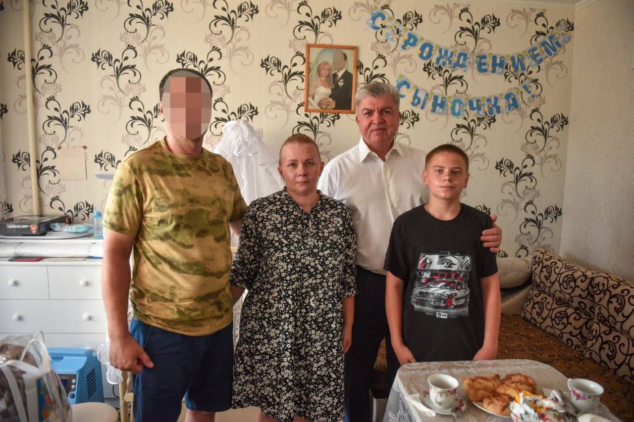 Чаллы мэры ике хәрбинең гаиләсенә  100әр мең сум акча бирде