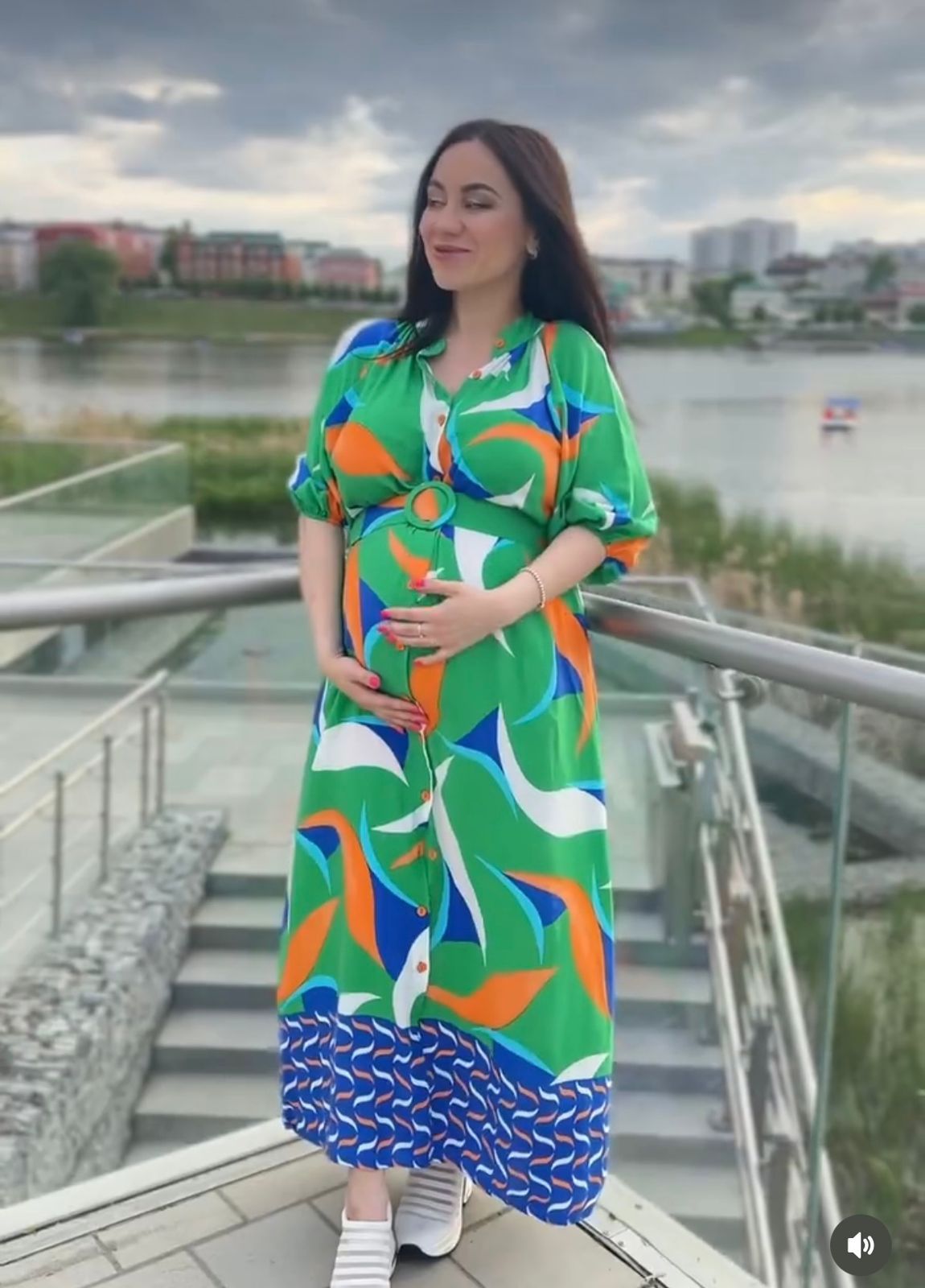 Тагын бер җырчы әни булган