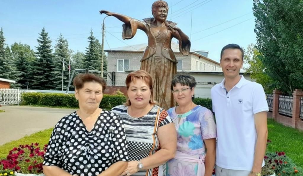 Шагыйрь Хәния Фәрхи музееннан чыккач елаган