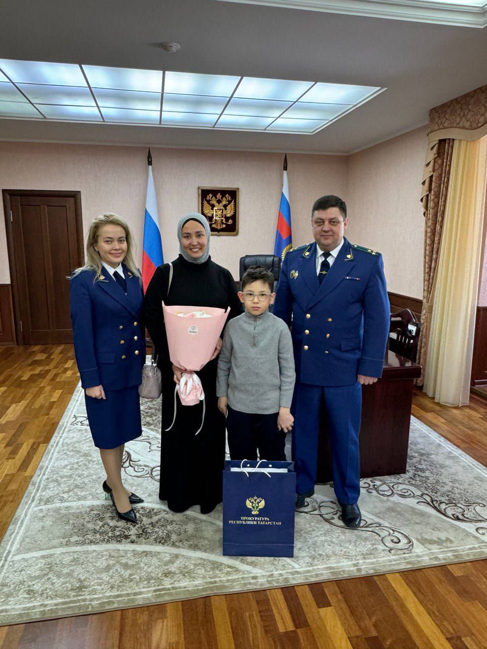 Прокурор  баланың теләген  тормышка ашырган