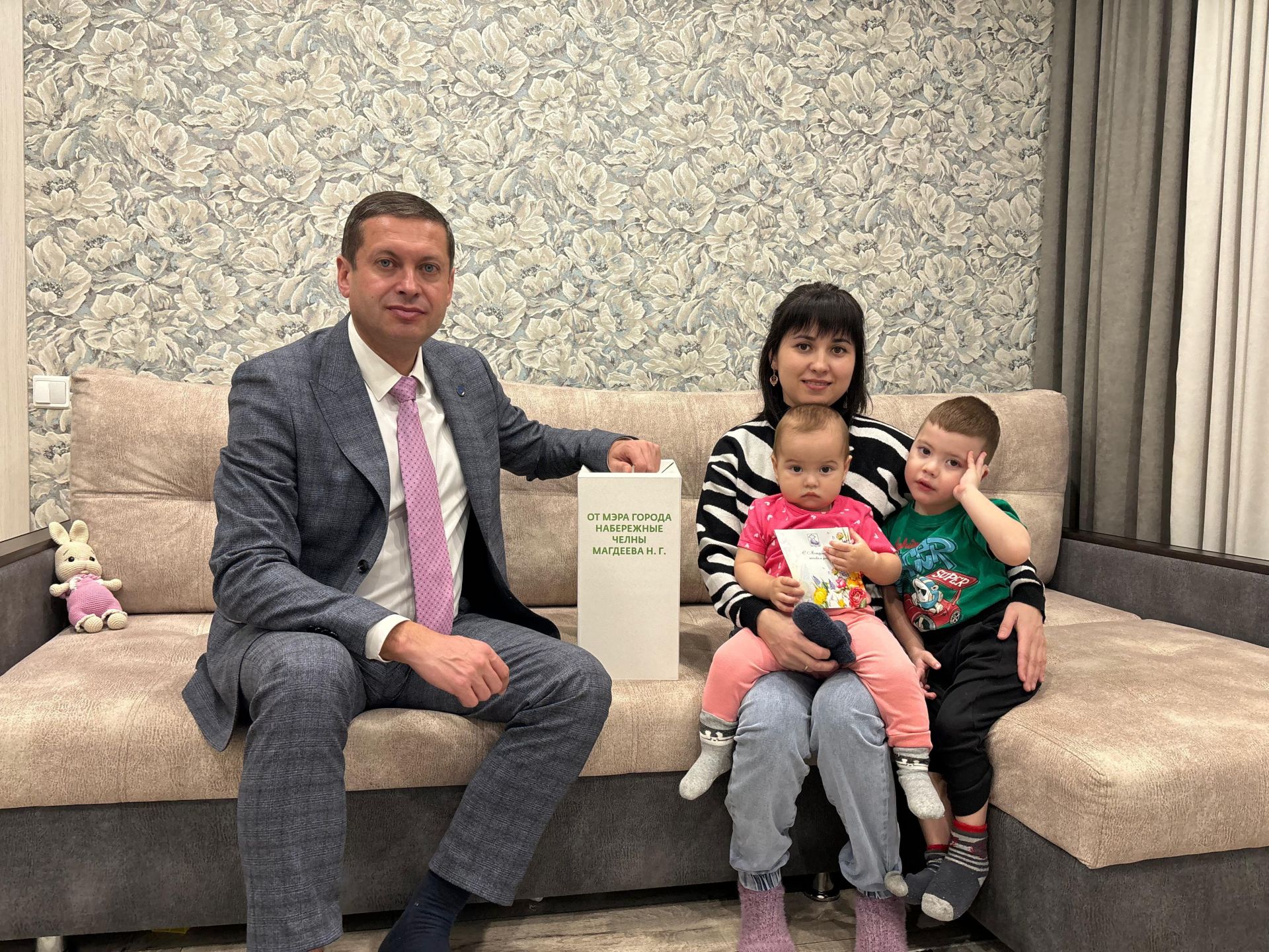 Район башлыклары тагын бүләк тарата