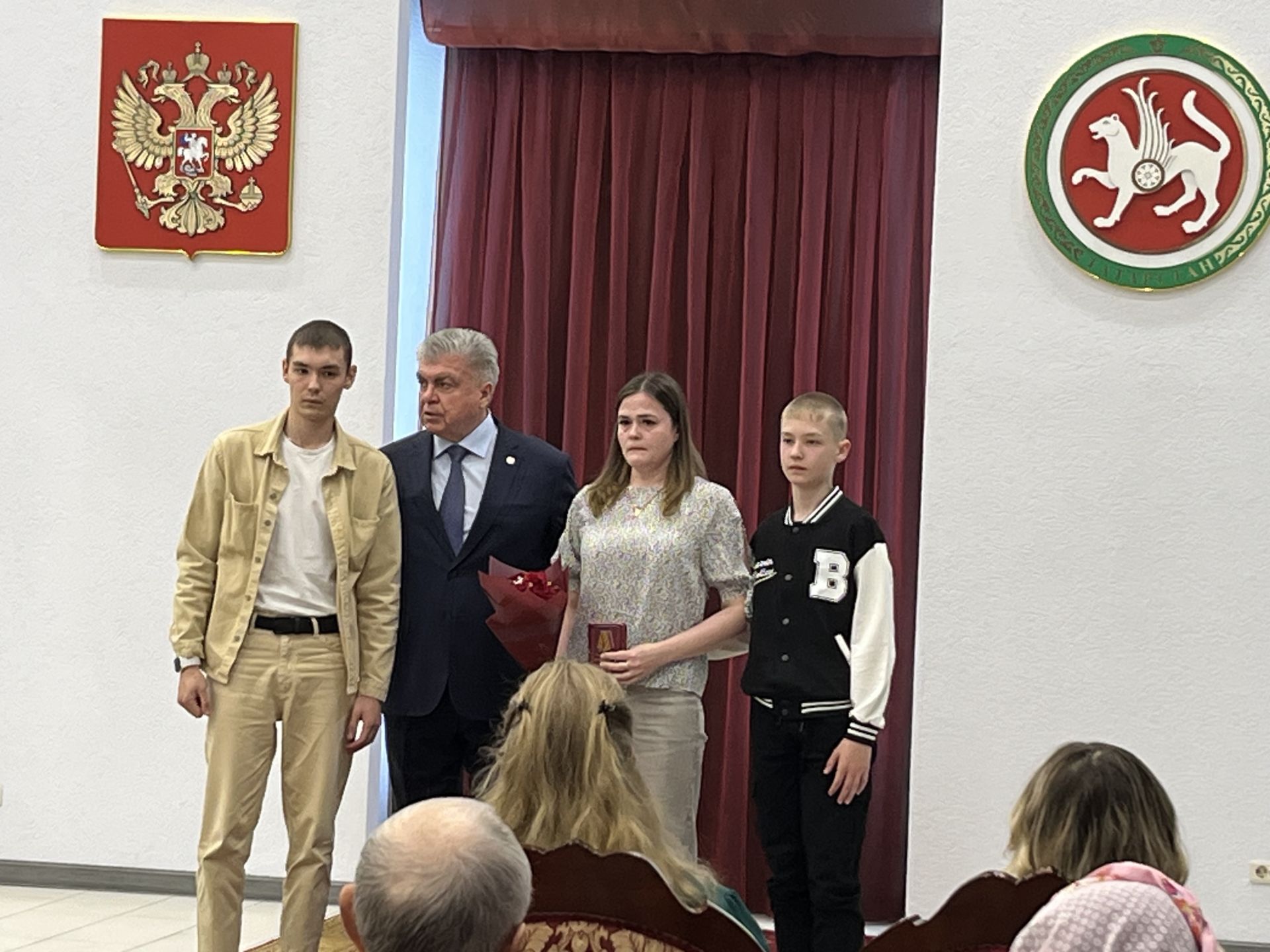 Чаллыда һәлак булган хәрбиләрнең якыннарына Дәүләт бүләкләре тапшырылды