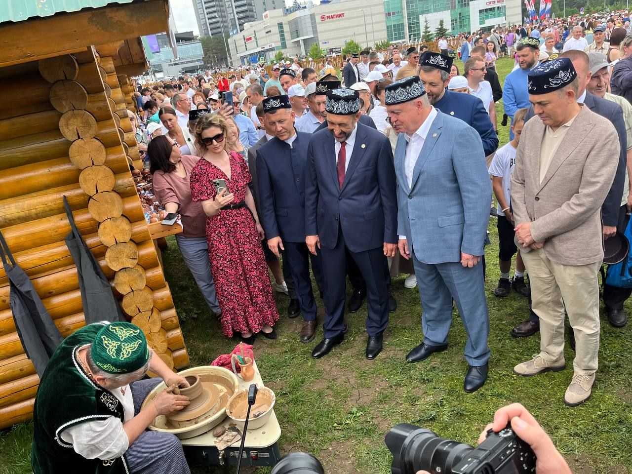 Чаллы Сабан туенда Алексей Песошин утын ярып күрсәтте