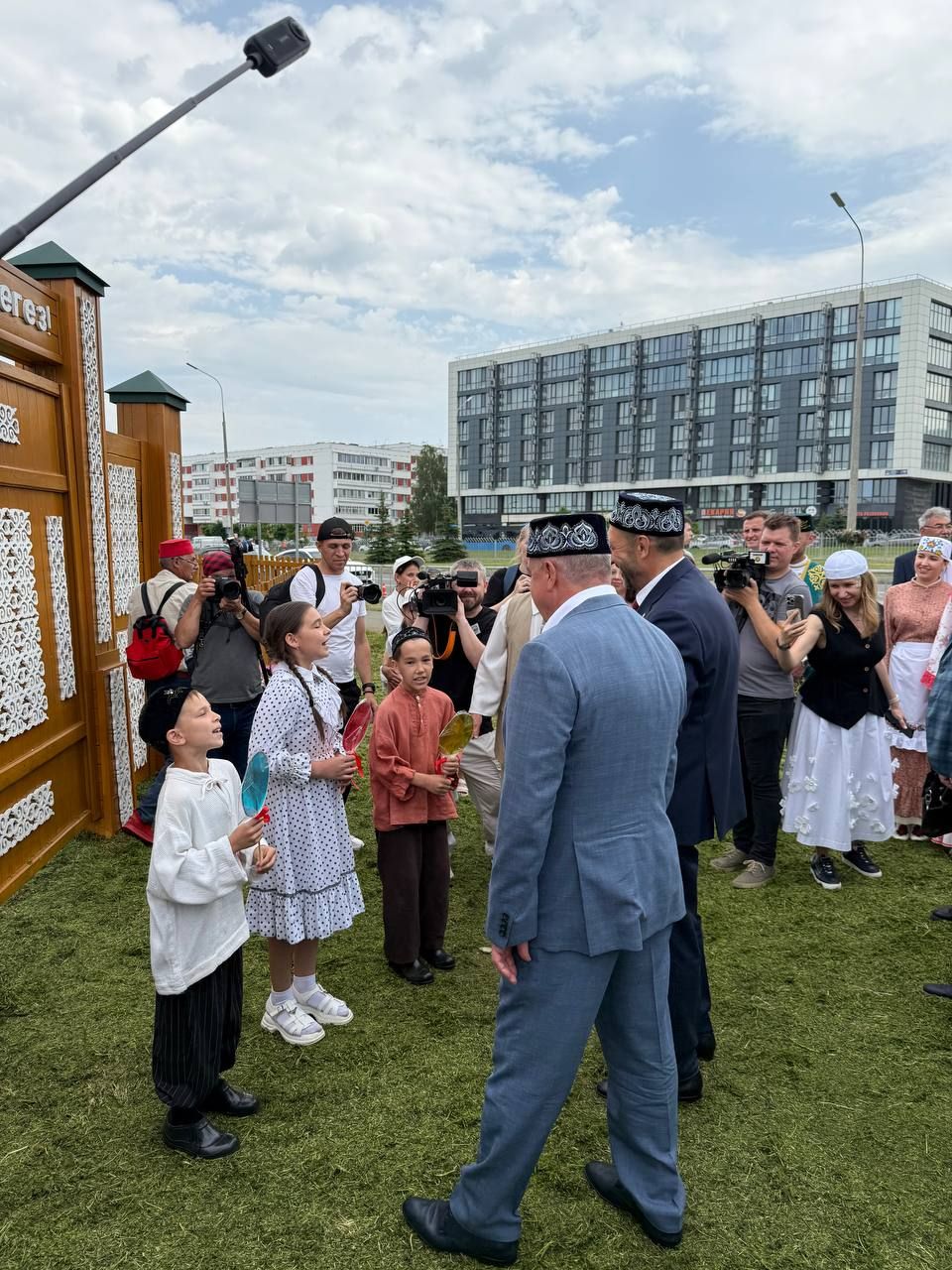 Чаллы Сабан туенда Алексей Песошин утын ярып күрсәтте