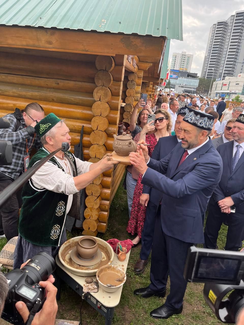 Чаллы Сабан туенда Алексей Песошин утын ярып күрсәтте