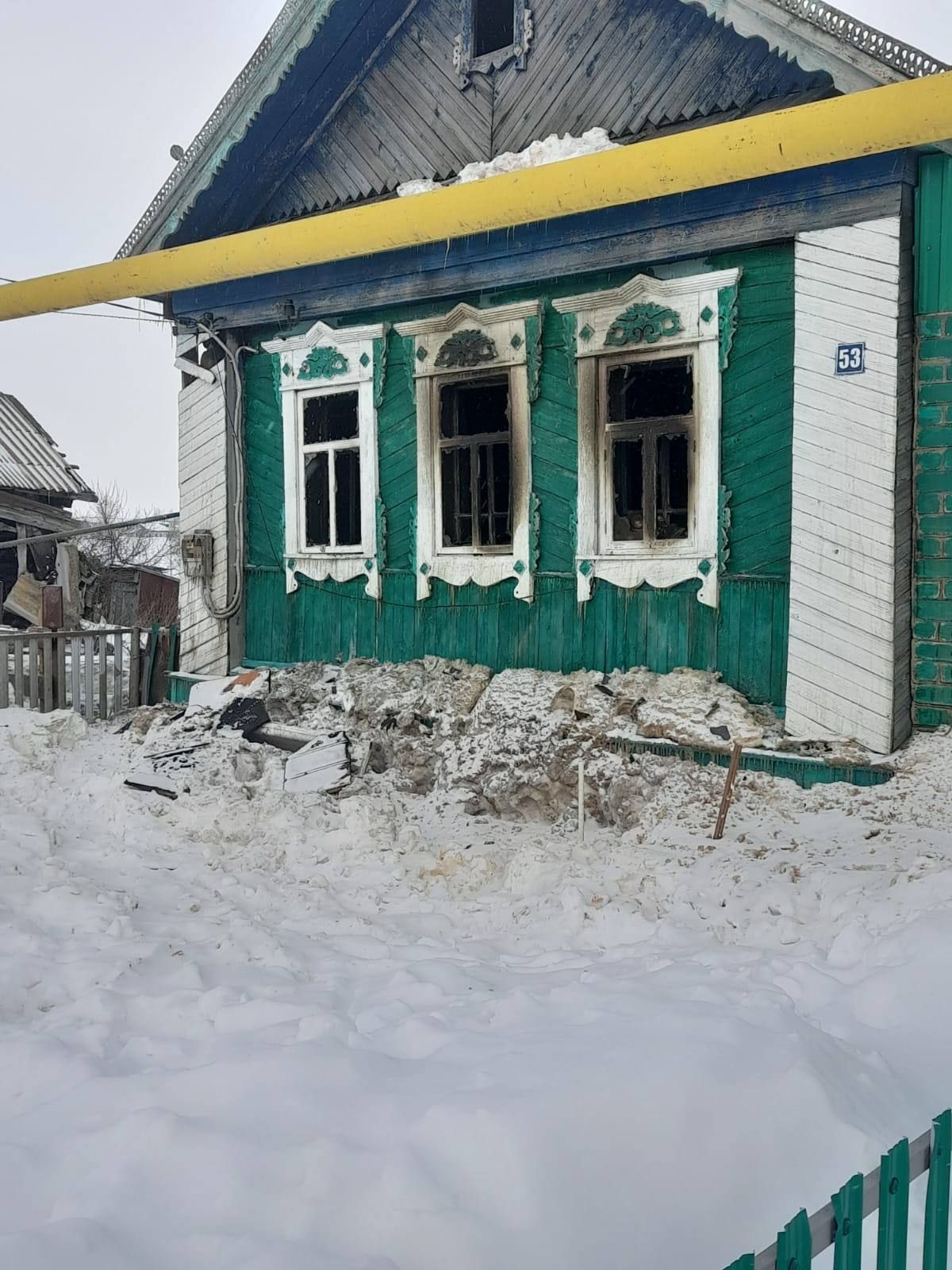 Авырлы хатын балалары белән урамда калган