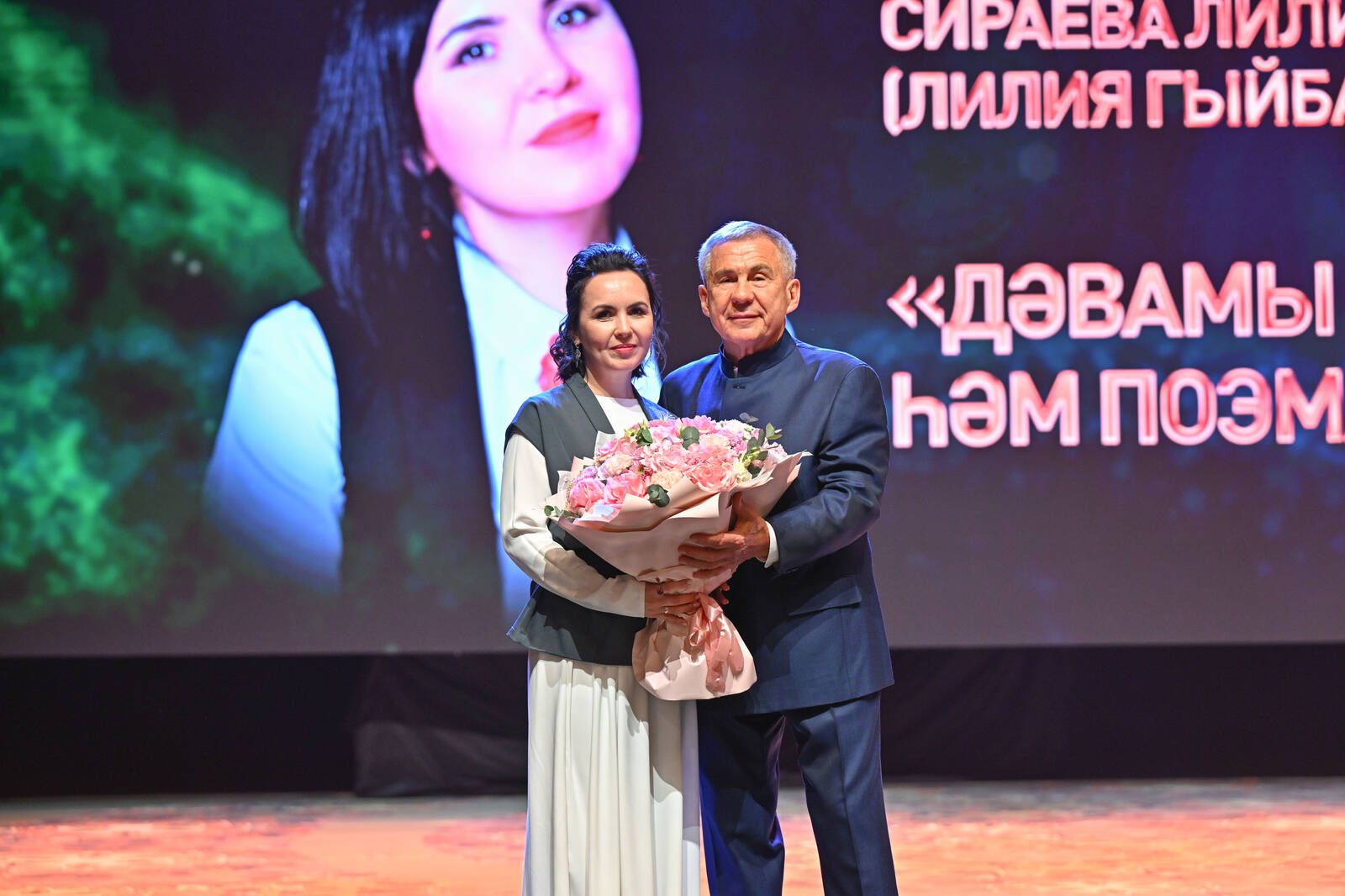 Рөстәм Миңнеханов Тукай премиясен тапшырды