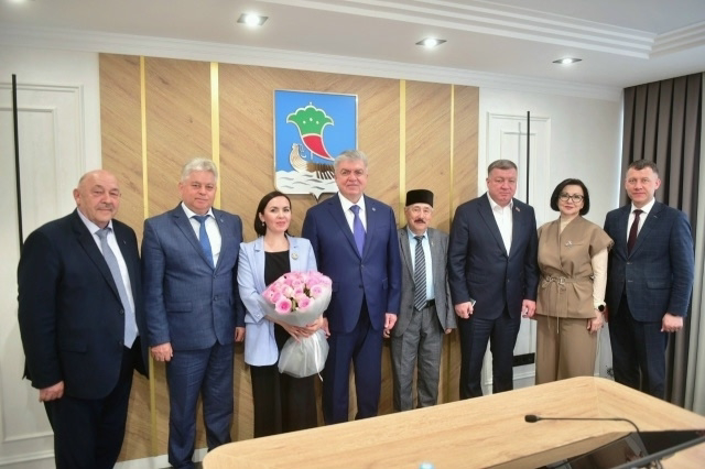 Чаллы мэры Тукай премиясе лауреаты Лилия Гыйбадуллинаны кабул итте