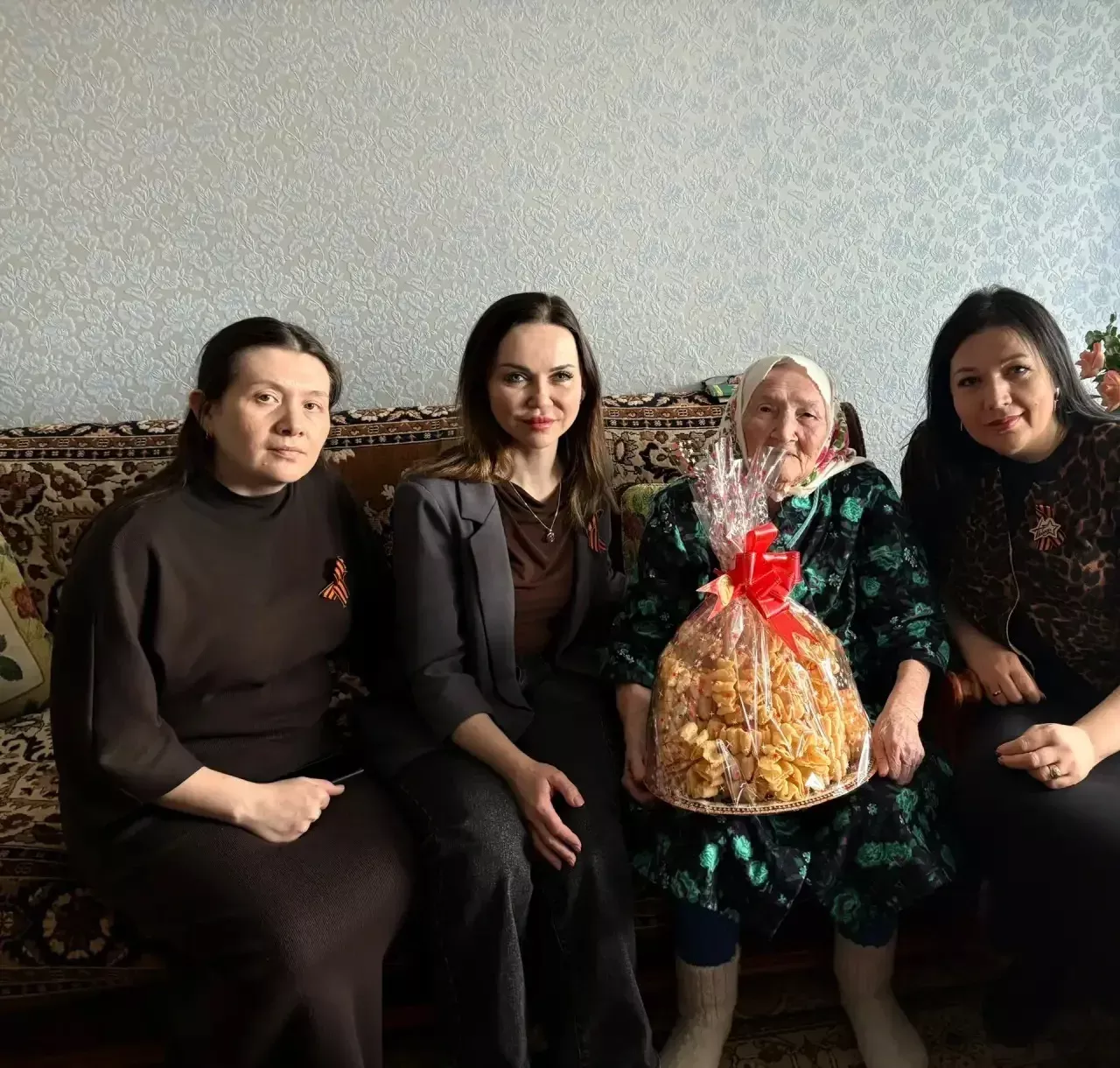 Поликлиника җитәкчелеге хезмәт һәм тыл ветераннарын котлады