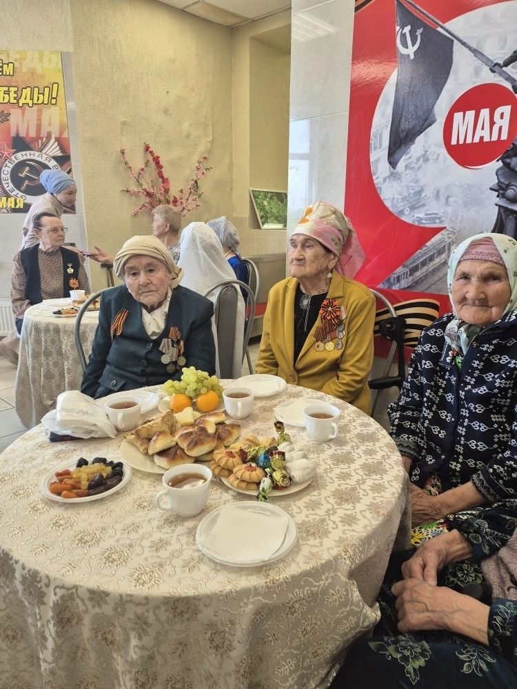 Наил Мәһдиев госпитальдәге ветераннарны котлады