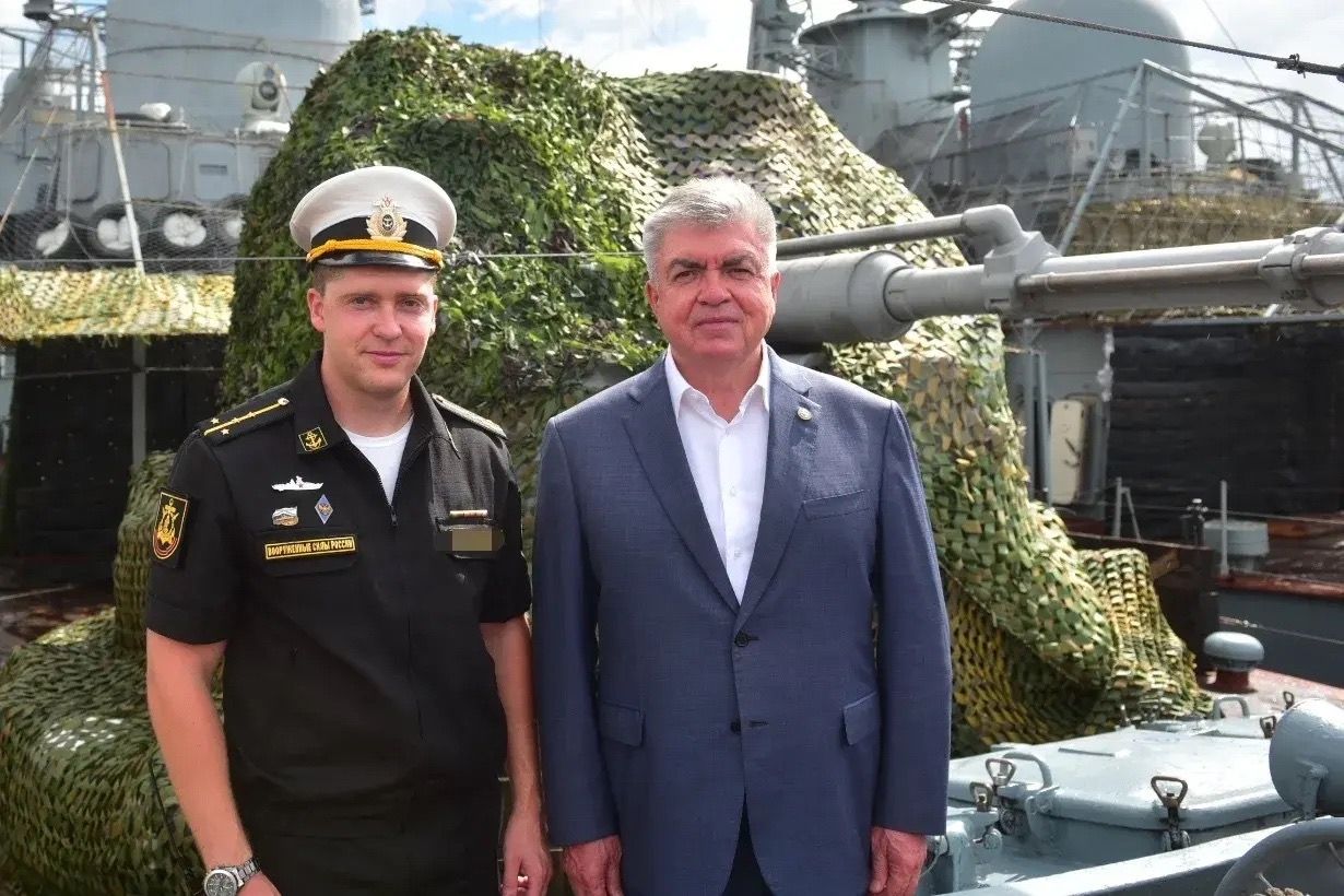 Чаллы мэры Наил Мәһдиев хәрби диңгез флоты көнендә «Яр Чаллы» ракета катеры экипажы белән очрашты