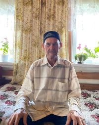 97 яшьлек Әхмәтгали абый: «Кара ипигә тоз сибеп, суган белән ашарга яратам»