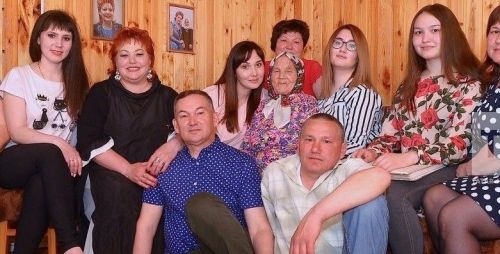 Хәния Фәрхинең нәсел дәвамчылары арта