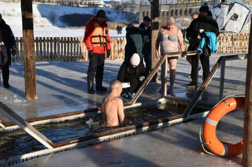 Бәкедә коену өчен чират