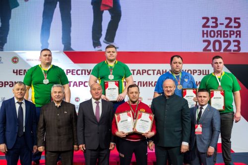 Казанда республиканың иң көчле көрәшчеләре бил алышты - ФОТОЛАР