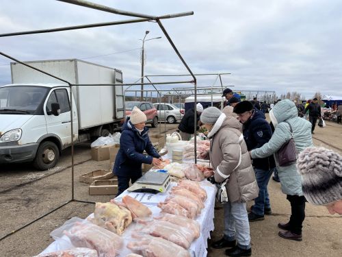 Ярминкәдә бер дистә йомырка -110 сум, сыер итенең бер килограммы 400 сумнан башлана
