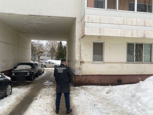 Түбән Камада 8 яшьлек бала өстенә кар кисәге төшкән