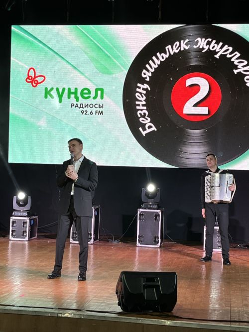 Җырчы Айдар Рәкыйпов аз сөйли торган сылу кыз эзли