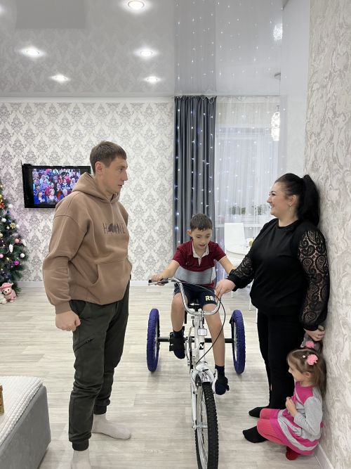 Шәһәрдәшебез физик мөмкинлекләре  чикле балага ярдәм итте