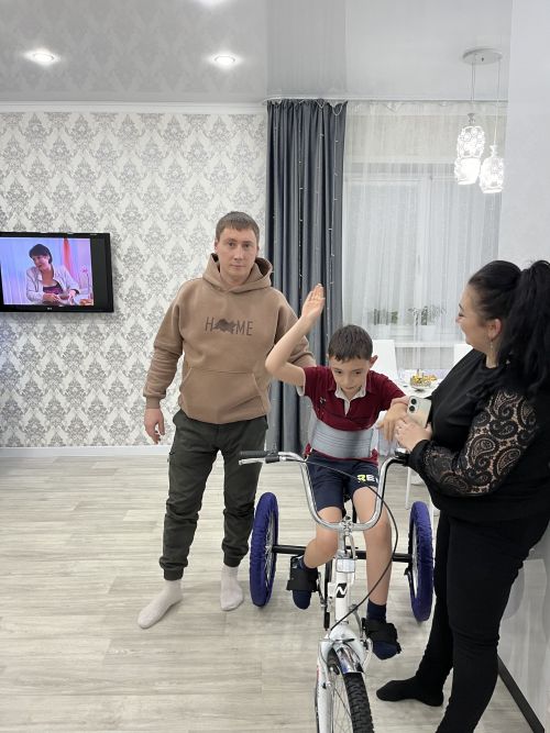 Шәһәрдәшебез физик мөмкинлекләре  чикле балага ярдәм итте