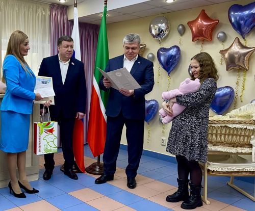 Чаллыда тагын бер яшь әнигә 100 мең сум акча бирелде