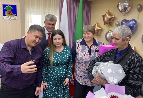 Кәримнең әнисенә – 100 мең сум акча
