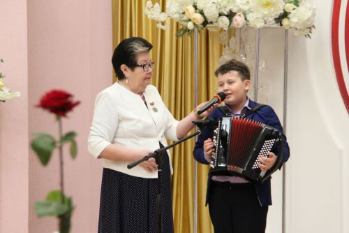 Гөлзада Рзаева: «Шәһри Чаллы»га язылыйк, газетаны кешеләргә бүләк итик!»