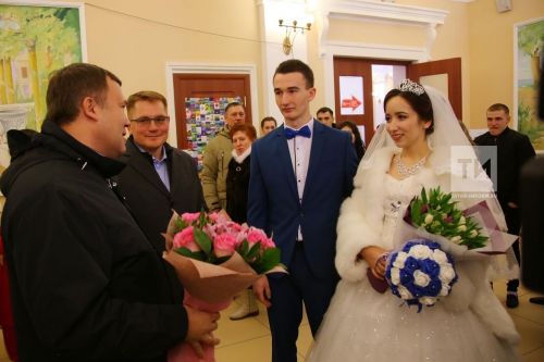 Бүген Чаллыда 51 пар рәсми рәвештә никахын терки