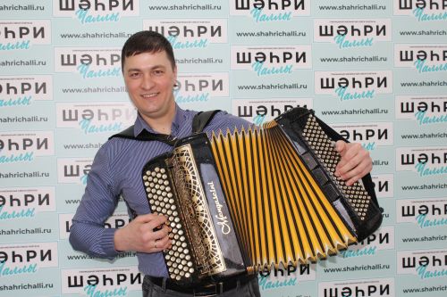 Италиядән «алтын» баян кайтарткан Ринат Насыйров Чаллыга «Пятачок» концертына килә