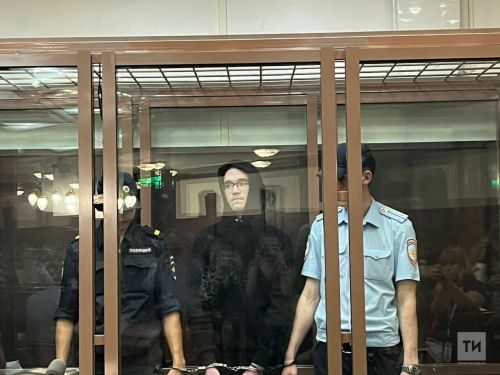 Мәктәптә атыш оештырган Илназ Галәвиевны гомерлеккә төрмәгә утыртуны сорыйлар