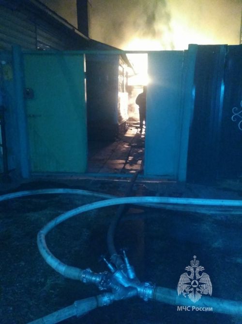 2 агач мунча һәм 2 сарай көлгә әйләнде - Рябинушка посёлогында янгын чыкты