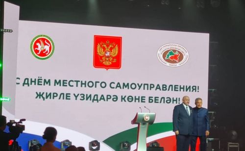 Рөстәм Миңнеханов Чаллы җитәкчесенә зур бүләк тапшырды
