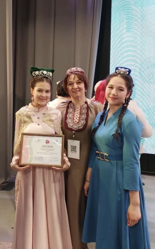 Бөтенроссия «Ак калфак» бәйгесендә Чаллы кызы җиңү яулады