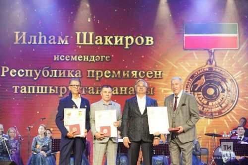 Илһам Шакиров кебек кем җырлый?