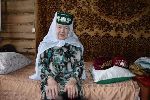 Кәүсәрия апа: «Бәрәңге урлады дип, әнкәйне алып чыгып киттеләр...»