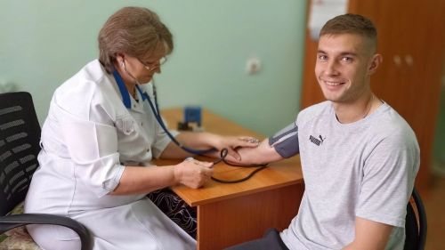“КАМАЗ” футболчыларын табиблар тикшерә