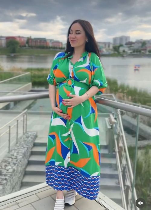 Тагын бер җырчы әни булган