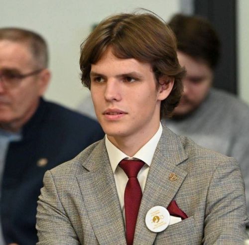 БДИда 200 балл җыйган Никита Силин Рөстәм Миңнеханов белән очрашты