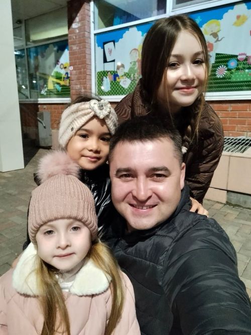 Җырчы Ринас Әхмәтов кибетләр буйлап нәрсә эзләгән?