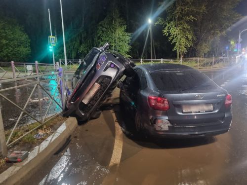 Чаллыда ике автомобиль юл бүлешә алмады