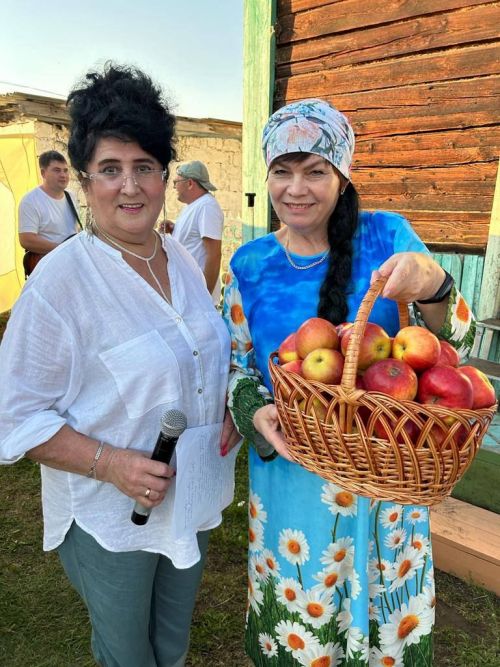 Җырчы Сәрия Нәбиуллина туган авылында бәйрәм үткәрде