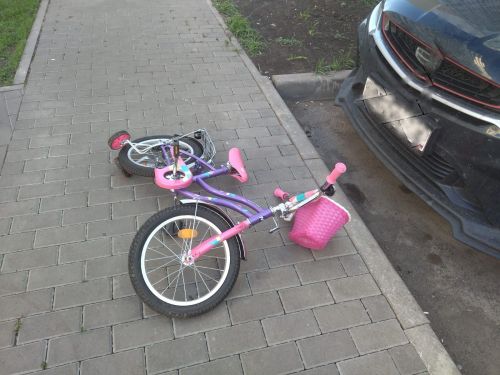 Чаллыда 4 яшьлек бала өстенә машина килеп менде