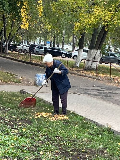 Яшьләр туздыра, әбиләр җыештыра