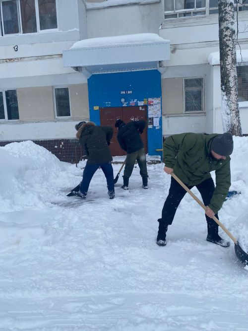 Идарә итү компаниясе директоры: «Бухгалтерларыбызга кадәр чыгып, кар көрәде»