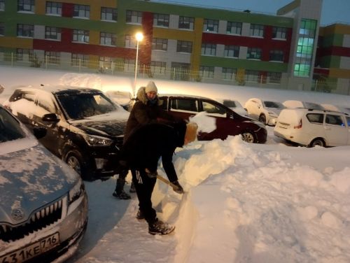36нчы комплекста яшәүчеләр кар белән көрәшкә чыкты - ФОТОЛАР