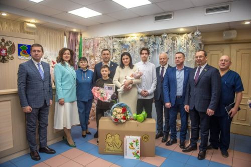 Чаллыда махсус хәрби операциядә катнашучы ирнең хатынын бала тудыру йортыннан каршы алдылар