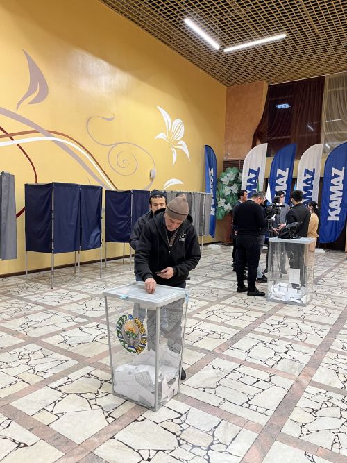 Чаллыда Үзбәкстан депутатларын сайлыйлар