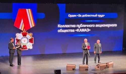 ТР Рәисе автогигант коллективына орден тапшырды